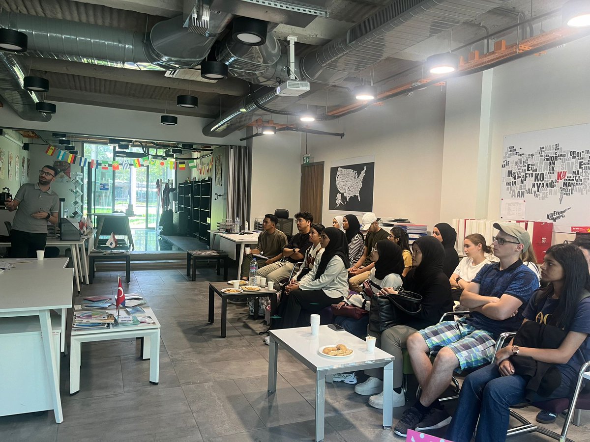 AGÜ Kaunas University of Technology, INSA Toulouse, Universiti Teknologi Petronas, Universidad de Sevilla, Management &amp; Science University, Institute of Business Management ve Deggendorf Institute of Technology  kurumlarından 6 Erasmus ve 11 değişim öğrencisi ağırlıyor.@AguHayali