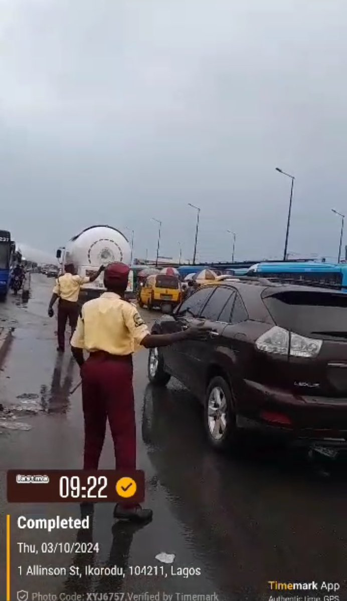 followlastma's tweet image. #FlashUpdate
#TrafficUpdate

Light showers in different parts of Lagos indicate motorists need to be extra careful while driving.

The free nature of the road might be tempting, but the need for restraint is greater.

#LASTMACares

@Gidi_Traffic 
@Sola_Giwa 
@followlasg 
@Mr_JAGs…