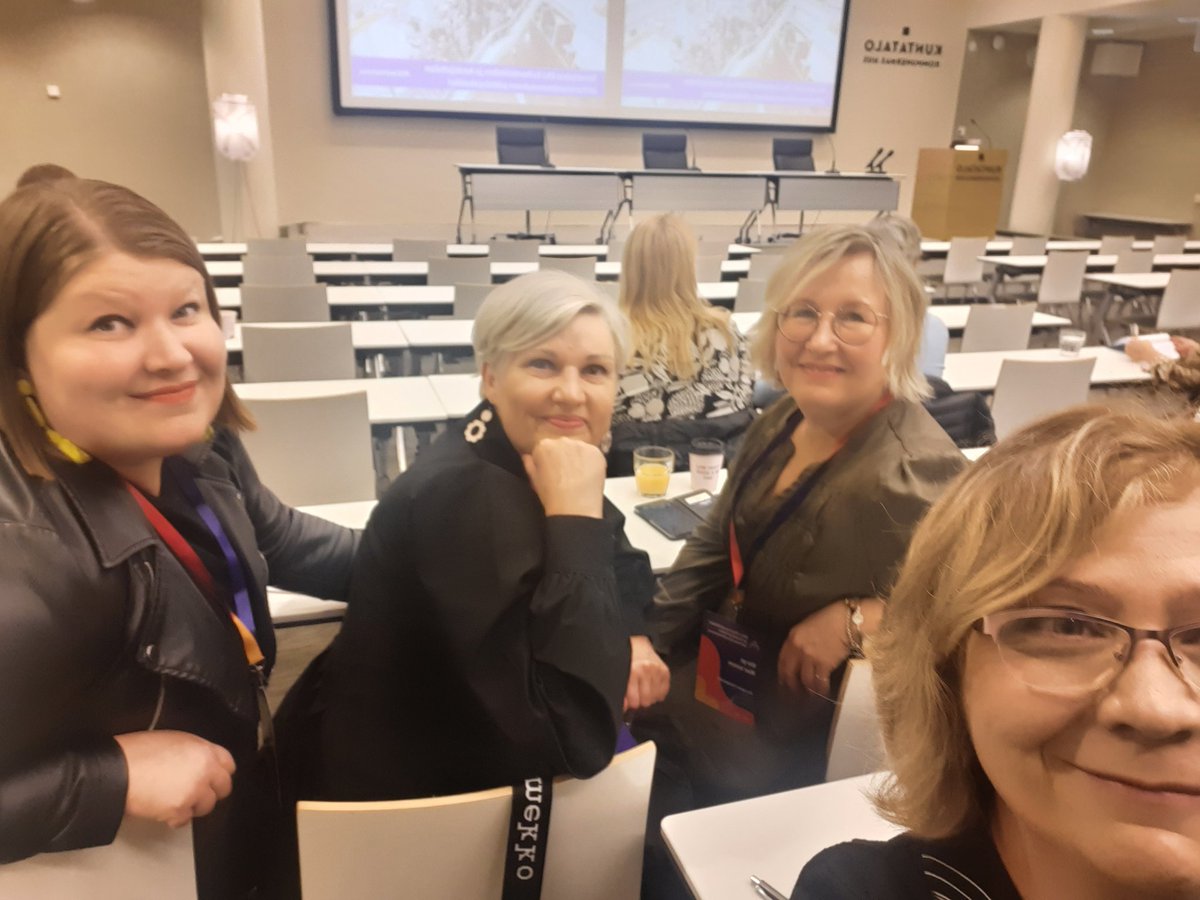 OksanenPirjo's tweet photo. Viimeinen EKJ10 ryhmän johtamisvalmennus alkamassa Kuntatalolla. #Kuopio työllisyyspalvelun joukke valmiina päivään https://t.co/9IckY9Ig1T