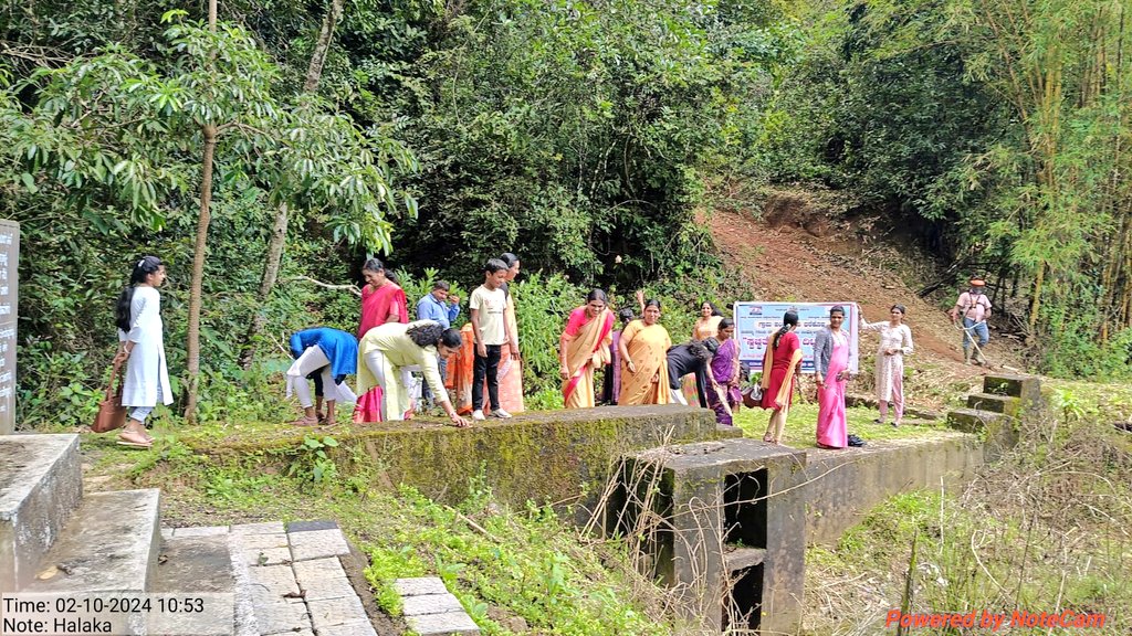 ZP_Chikmagalur's tweet image. ಚಿಕ್ಕಮಗಳೂರು ಜಿಲ್ಲೆಯ ಶೃಂಗೇರಿ ತಾಲೂಕಿನ ಧರೆಕೊಪ್ಪ ಗ್ರಾಮ‌ ಪಂಚಾಯಿತಿಯಲ್ಲಿ ಸ್ವಚ್ಛತೆಯಡೆಗೆ ದಿಟ್ಟ ಹೆಜ್ಜೆ ಕಾರ್ಯಕ್ರಮದ ಅಂಗವಾಗಿ ನರೇಗಾ ಯೋಜನೆಯಡಿ ಅಭಿವೃದ್ಧಿ ಪಡಿಸಿದ ಜಲಮೂಲಗಳನ್ನು ಸ್ವಚ್ಛಗೊಳಿಸಲಾಯಿತು. ಈ ಸಂದರ್ಭದಲ್ಲಿ ಬೂದು ನೀರು ನಿರ್ವಹಣೆಯ ಬಗ್ಗೆ ಅರಿವು ಮಂಡಿಸಲಾಯಿತು.

@MgnregsK 
#swach