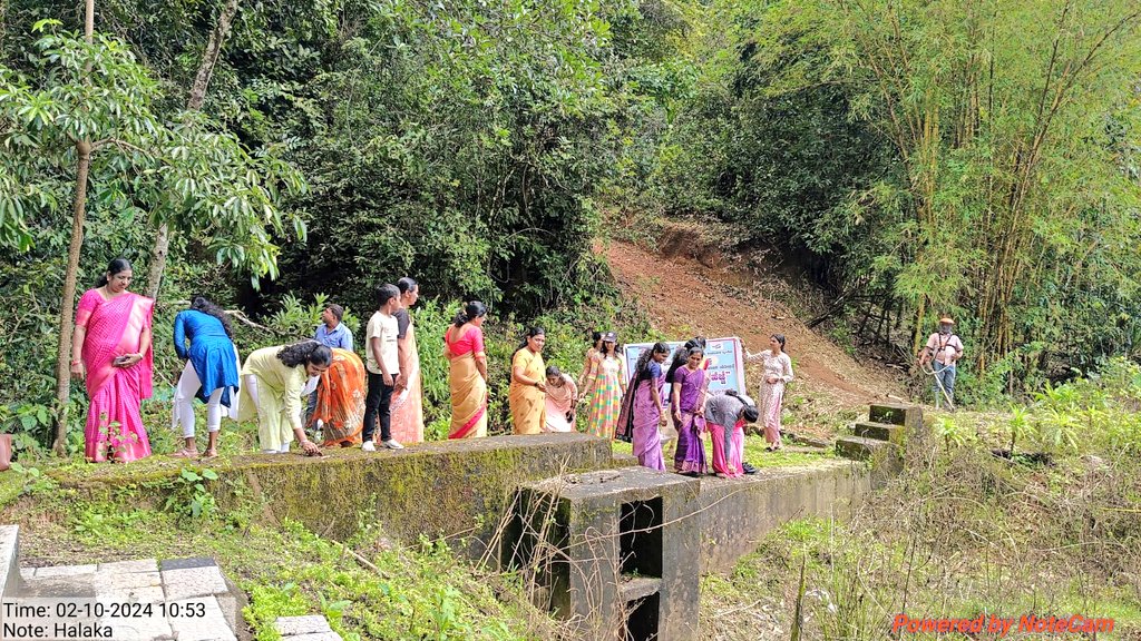 ZP_Chikmagalur's tweet image. ಚಿಕ್ಕಮಗಳೂರು ಜಿಲ್ಲೆಯ ಶೃಂಗೇರಿ ತಾಲೂಕಿನ ಧರೆಕೊಪ್ಪ ಗ್ರಾಮ‌ ಪಂಚಾಯಿತಿಯಲ್ಲಿ ಸ್ವಚ್ಛತೆಯಡೆಗೆ ದಿಟ್ಟ ಹೆಜ್ಜೆ ಕಾರ್ಯಕ್ರಮದ ಅಂಗವಾಗಿ ನರೇಗಾ ಯೋಜನೆಯಡಿ ಅಭಿವೃದ್ಧಿ ಪಡಿಸಿದ ಜಲಮೂಲಗಳನ್ನು ಸ್ವಚ್ಛಗೊಳಿಸಲಾಯಿತು. ಈ ಸಂದರ್ಭದಲ್ಲಿ ಬೂದು ನೀರು ನಿರ್ವಹಣೆಯ ಬಗ್ಗೆ ಅರಿವು ಮಂಡಿಸಲಾಯಿತು.

@MgnregsK 
#swach