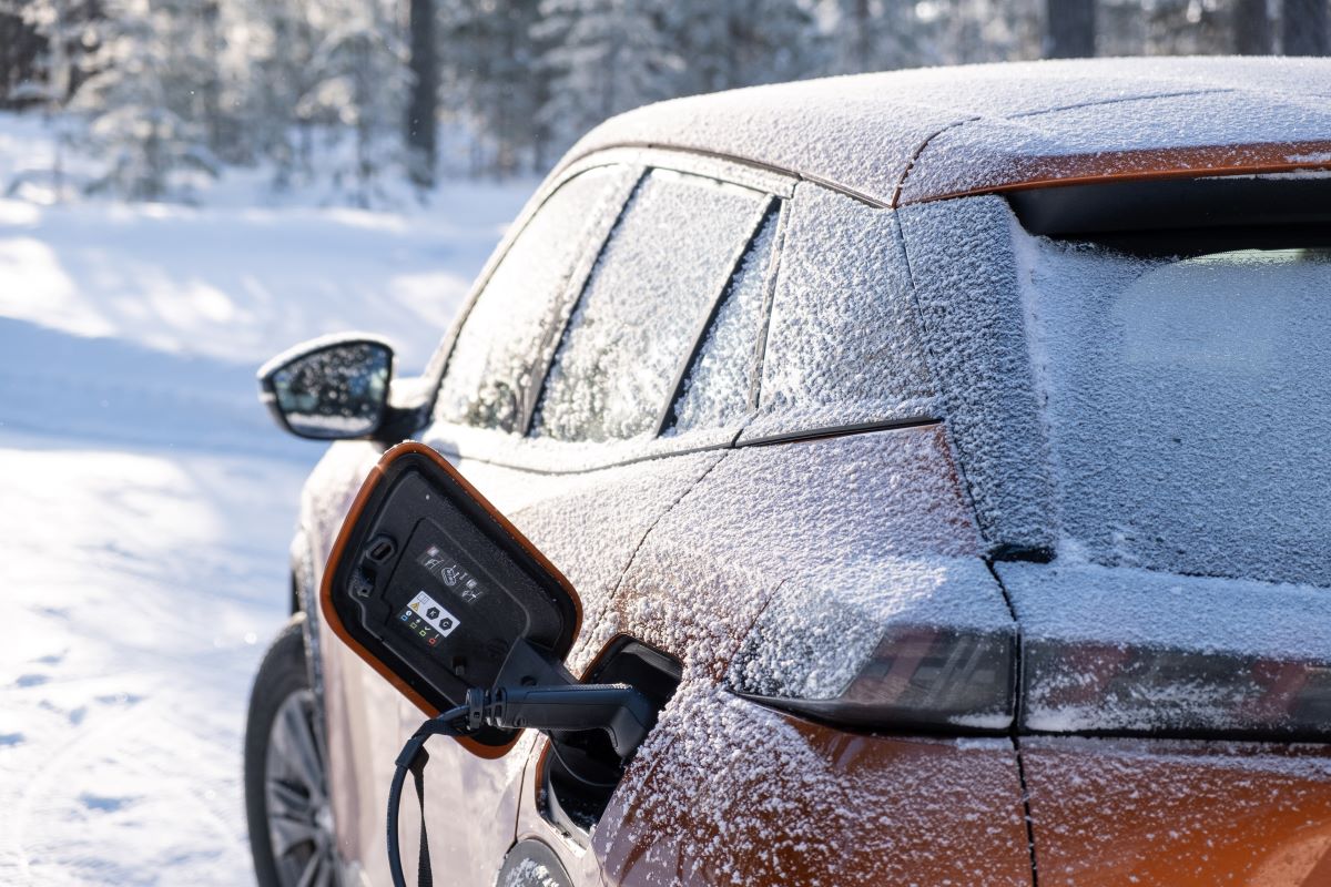 Tuoreen tutkimuksemme mukaan sähköautoihin suhtaudutaan Suomessa epäilevästi, mutta omakohtainen kokemus muuttaa asenteita tehokkaasti.

Lue lisää 👇
ilmastotuuppaus.fi/ajankohtaista/…