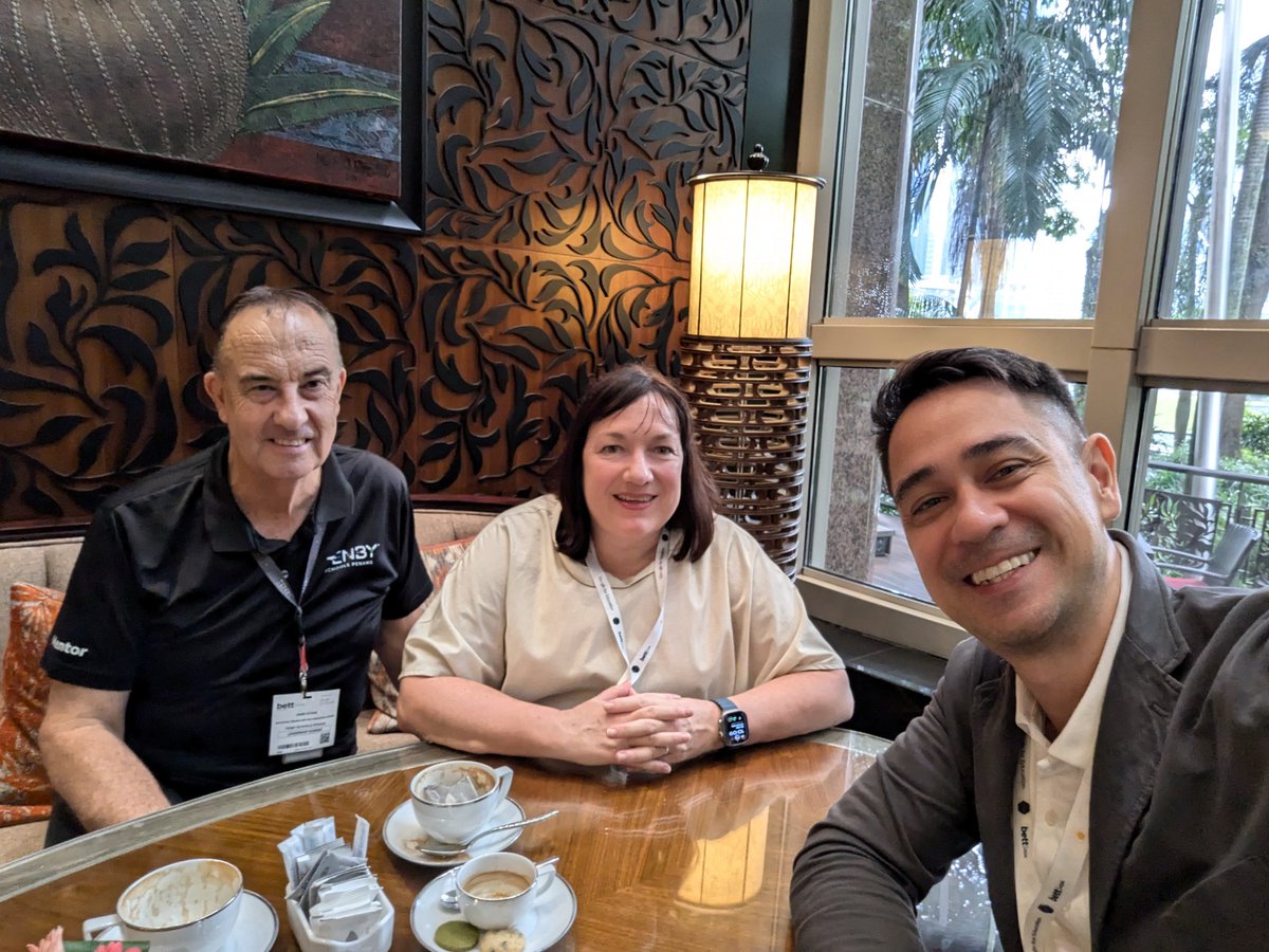 Great to meet with Jeanne and <a href="/Penang_Kiwi/">Mark Stone</a> from Tenby School Penang at Bett Asia.   Looking forward to helping build STEM educator capacity in #Malaysia together! #vexrobotics