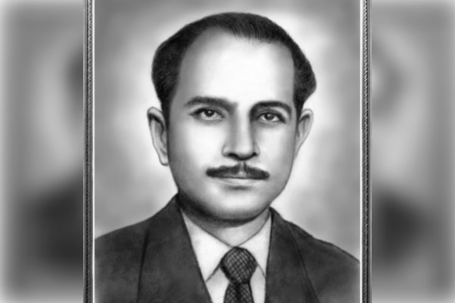 IWTKQuiz's tweet photo. Jai Hind 🇮🇳 - ever wonder who coined this iconic phrase that united revolutionaries across faiths? Read on...

Netaji Subhas Chandra Bose faced a unique challenge: how could soldiers in the Indian National Army greet each other in a way that transcended religion?

Enter Zain-al-Abdin Hasan, who coined the now-iconic phrase Jai Hind! 

Netaji loved it and made it the official salute of the INA. Hasan later adopted the name Safrani, inspired by saffron color, as a symbol of communal harmony. 🫡