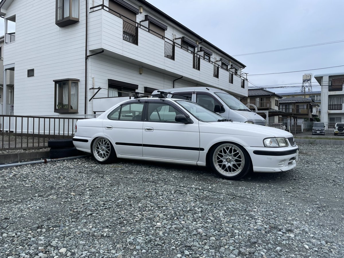 hemmi0617's tweet photo. 新品の専用車高調買ったのにつかなくてムカついてサス全部とっぱらったサニーがこちら👇
くっそ、早くメーカーさん対応してちょーだい18万初手から自分で加工は俺のメンタルが持たない
#FB15 #SUNNY https://t.co/RYTZQoCcGt