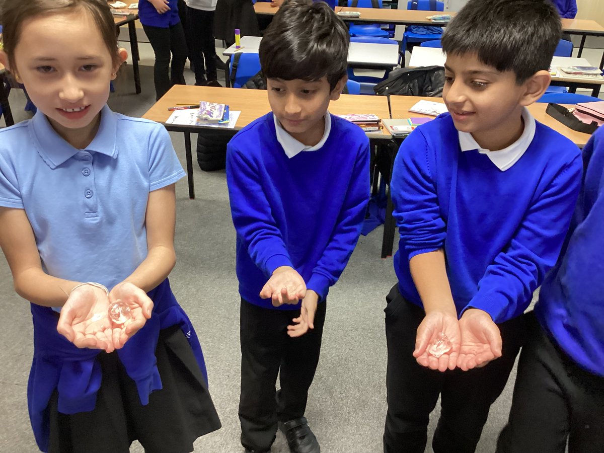 MinervaCLF's tweet photo. Year 4 had a fantastic time learning about materials changing states - we made predictions and observed carefully to see what would happen. Our favourite was definitely the chocolate! #cabotfederation https://t.co/fgnuJhre0L