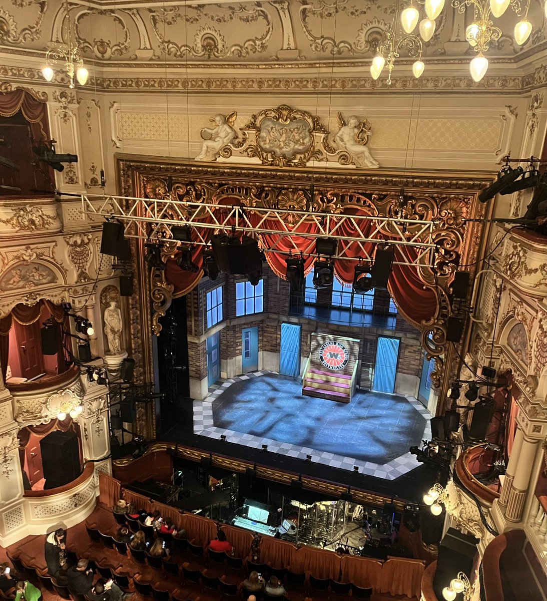 DeltaDonValley's tweet photo. Performing Arts pupils eagerly awaiting the show Heathers to begin @sheffieldlyceum #TeamDVA #Livetheatre #westerberghighschool https://t.co/woO0aPagnt