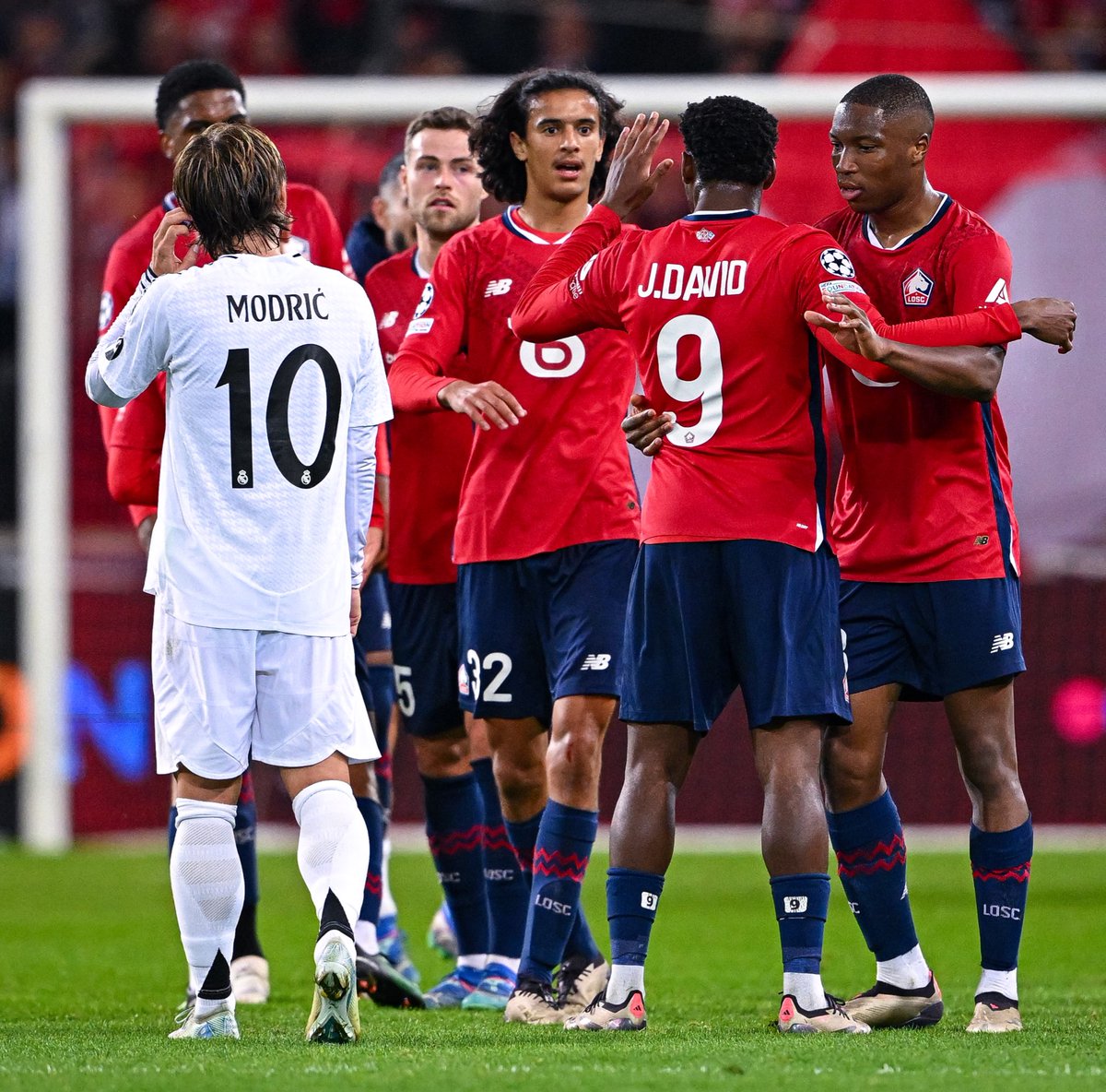 _BeFootball's tweet photo. Bouaddi est un 𝗰𝗿𝗮𝗰𝗸 𝗽𝗮𝗿𝘁𝗼𝘂𝘁, c’est fou. 

▫️trop fort au football à 17 ans ⚽️

▫️BAC S avec mention très bien 🧮 

▫️1er d’un concours d’éloquence à l’Élysée 🗣️ https://t.co/dOvt3fUoLU