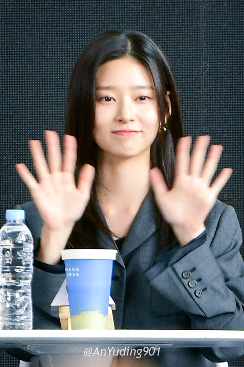 241003 Glad to see Minju again 🥹

#김민주 #민주 #MINJU 
<a href="/minju_official_/">김민주 KIM MIN JU</a>