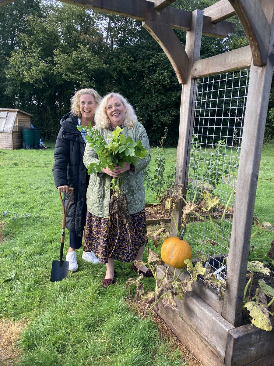 Grow Cardiff Tyfu Caerdydd (@growcardiff) on Twitter photo Beautiful and giant parsnips <a href="/HolyFamCardiff/">HolyFamilyCardiff</a> in their Edible Garden, how wonderful! <a href="/GrowCardiff/">Grow Cardiff Tyfu Caerdydd</a> <a href="/TreesforCities/">Trees for Cities</a> Beautiful and giant parsnips <a href="/HolyFamCardiff/">HolyFamilyCardiff</a> in their Edible Garden, how wonderful! <a href="/GrowCardiff/">Grow Cardiff Tyfu Caerdydd</a> <a href="/TreesforCities/">Trees for Cities</a>