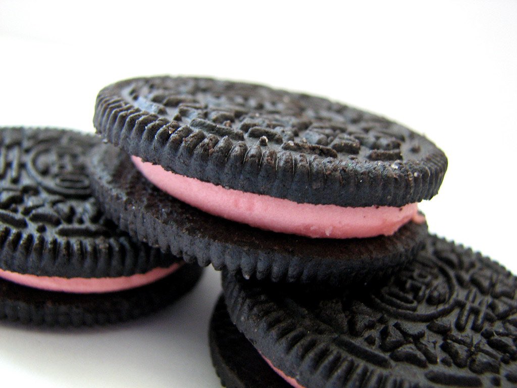 jaehynpics's tweet photo. a comment said they look like strawberry flavored oreo🥲 https://t.co/dYCQjG8e2v