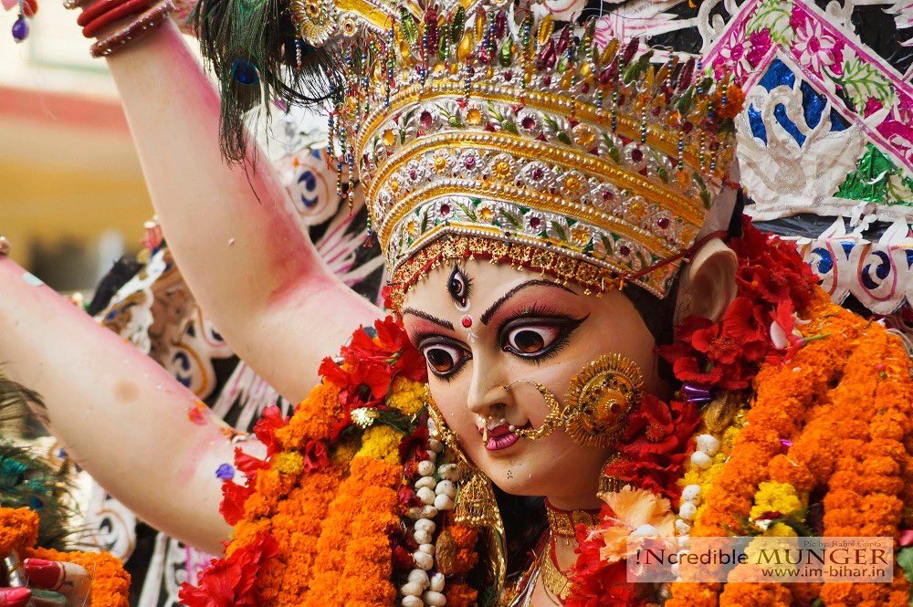 या देवी सर्वभूतेषु शक्ति-रूपेण संस्थिता।
नमस्तस्यै नमस्तस्यै नमस्तस्यै नमो नमः।।

सुख, शान्ति, समृद्धि की मंगलकामनाओं के साथ आपको एवं आपके परिवार को शारदीय नवरात्रि की शुभकामनाएँ व बधाई।🙏🙏