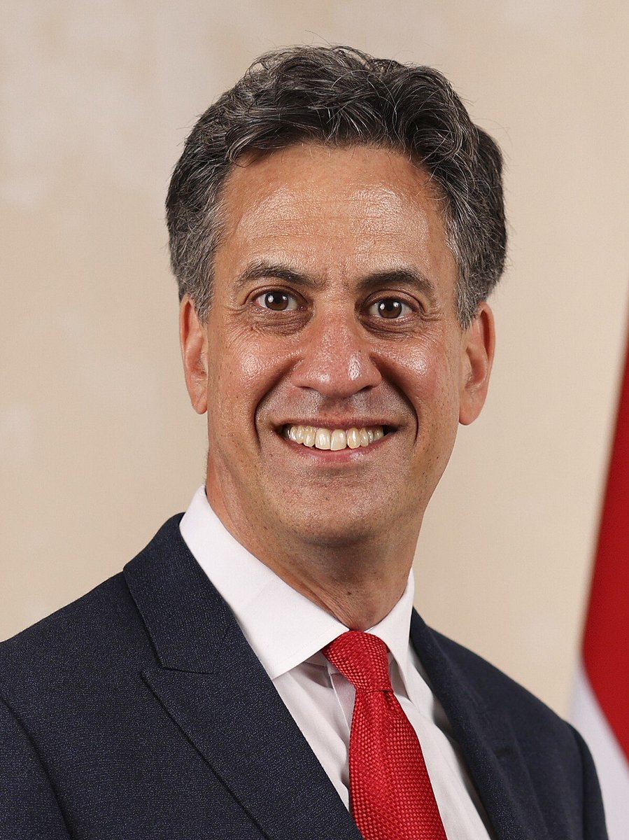 Drop a ❤️ retweet and follow me if YOU think Ed Miliband is a massive knobhead.