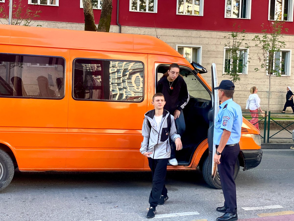 MIRËMËNGJES ☀️

Nga kolegët e Policisë Bashkiake 👮🏻‍♀️👮🏻, që çdo ditë janë pranë shkollave 🏫 të Tiranës për t’u siguruar që fëmijët tanë janë gjithmonë të sigurt. 👧🏻👦🏼🥰