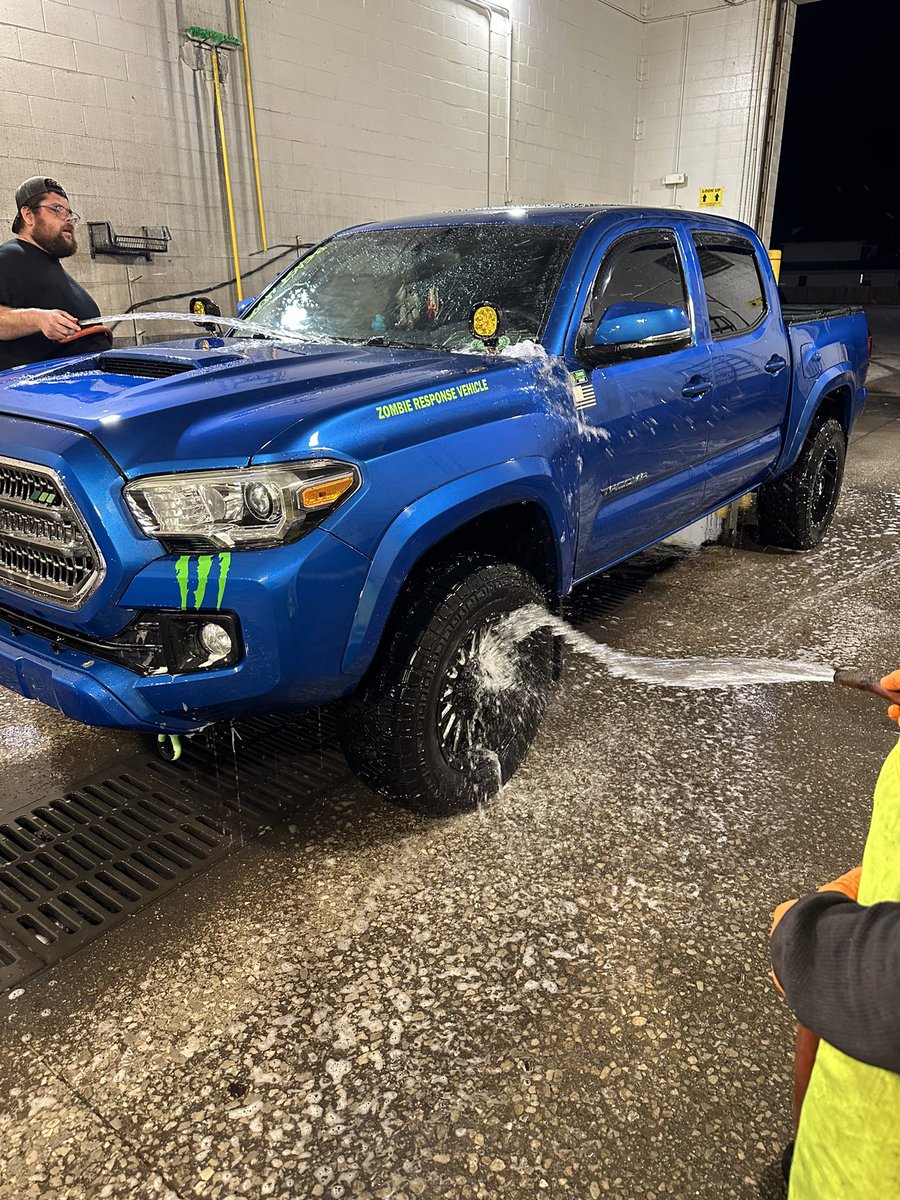 josephcup18's tweet photo. #FromOhio.  #LoveFromOhio #BroTruckWash https://t.co/UjWb64iYm5