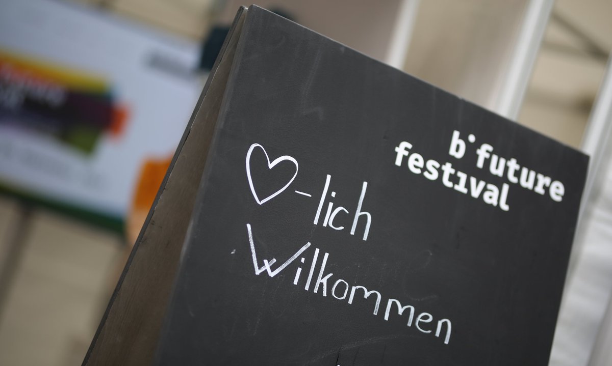 Wie geht zukunftsorientierter #Journalismus? 🎤 Das ist das Thema des <a href="/bfuturefestival/">b° future</a>|s  vom 3.-5. Oktober in #Bonn. #bff24
Unsere <a href="/FES_JAK/">FES Journalist:innen-Akademie</a> ist mit einem Stand vor Ort und bietet Workshops und Vorträge an. 
Hier geht's zum Programm:
👉 fes.de/journalistenak…