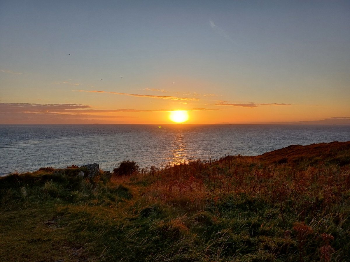 kendie's tweet photo. Watched the sun rise this morning. The wind has dropped so hopefully in for a lovely day. #sunrise #Anglesey ##pointlynas https://t.co/N8IGkr8Wie