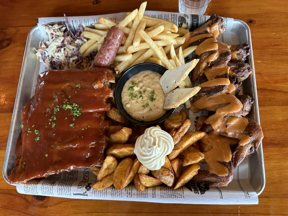 还好不下雨，自驾出门。