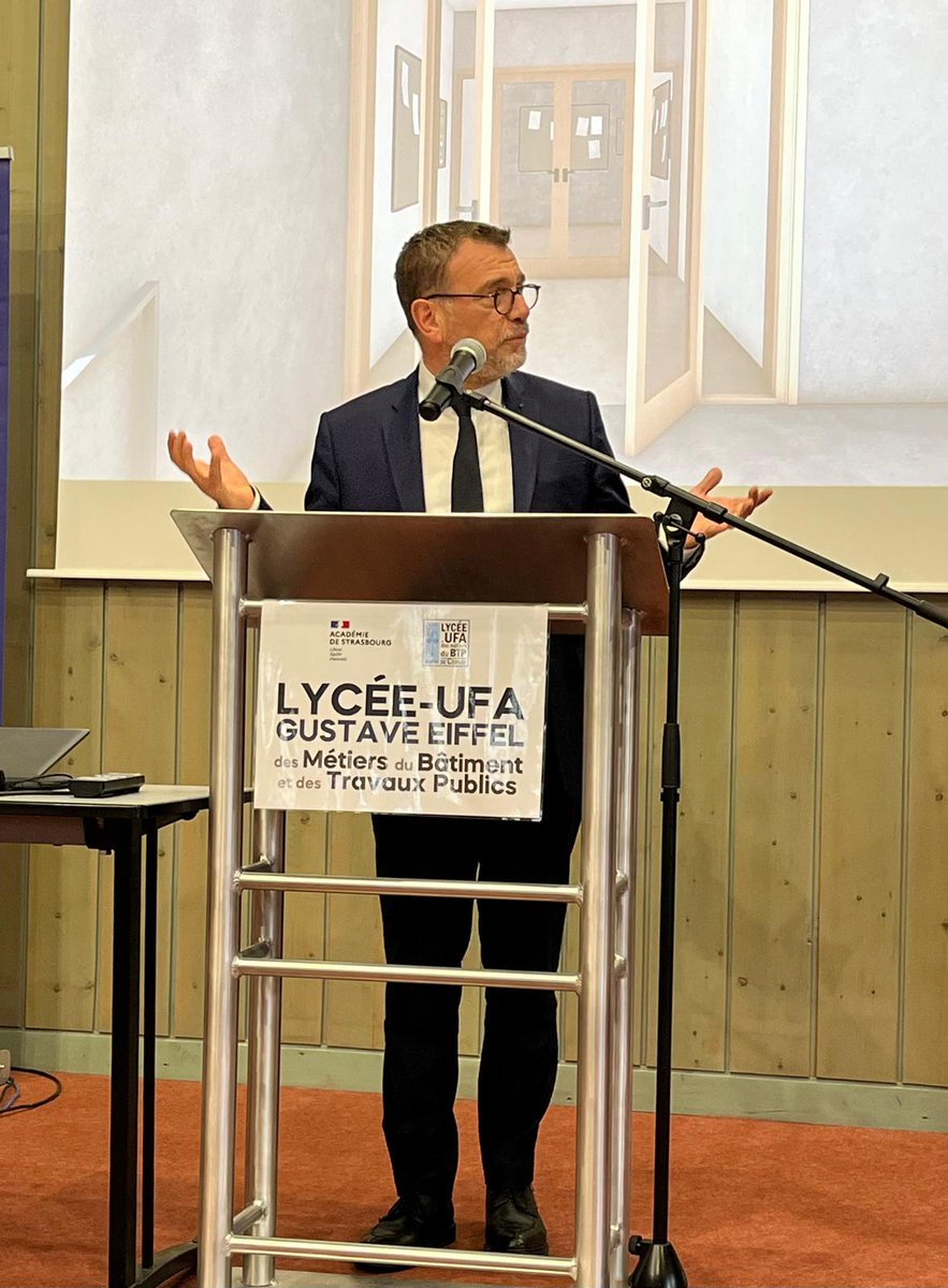 acstrasbourg's tweet image. 🧱 Le recteur @OlivierKlein93 était présent pour la pose de la première pierre du nouvel atelier de chaudronnerie au lycée Gustave Eiffel de #Cernay. 
Ce projet ambitieux symbolise l'engagement de l'@acstrasbourg  et de la @regiongrandest pour la formation des talents de demain.