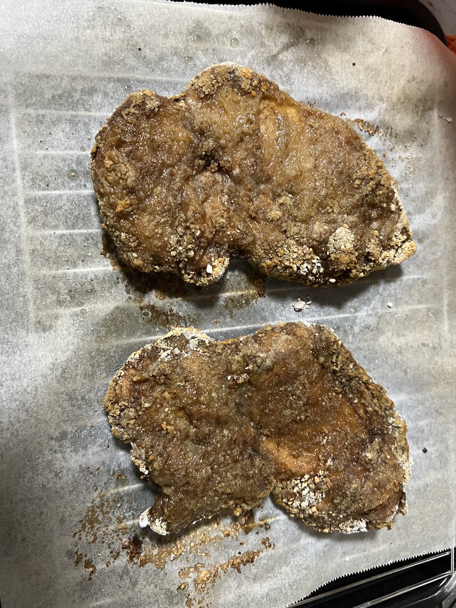 颱風天沒事做，在家烤了雞排🤭