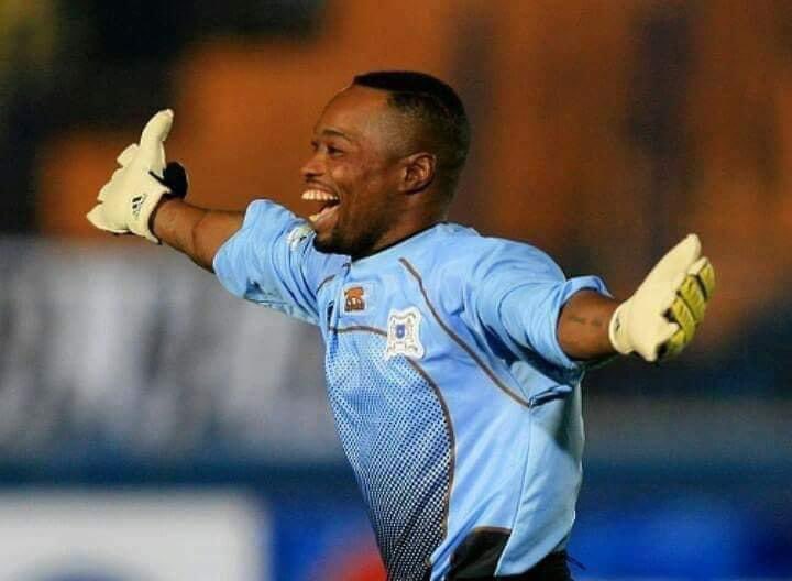 jenovicmbowa1's tweet image. 🛑| #RDC #Linafoot | Le saviez-vous ? ✍🏻

ISSAMA Mpeko rejoint le cercle très fermé des joueurs ayant joué au sein de DC Motema Pembe, #VCLUB, TP Mazembe et le FC Saint Éloi Lupopo 

Ley Matampi : DCMP, Mazembe, Lupopo, VCLUB 
Pascal Kalemba: Vita, Lupopo, Mazembe, DCMP

Mais il