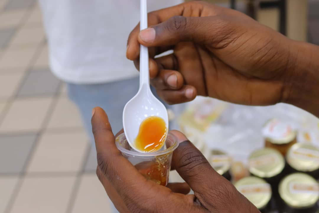 MutabaziMichae1's tweet photo. #Associer du miel dans vos habitudes alimentaires au lieu du sucre, il réduit les risque d’être hyperglycémiante !!! Faite attention au diabète !!!
#Équilibrer votre l'alimentation
#Kolwezia le miel 🍯 au coeur de votre bien être . https://t.co/DUYHol6UZA