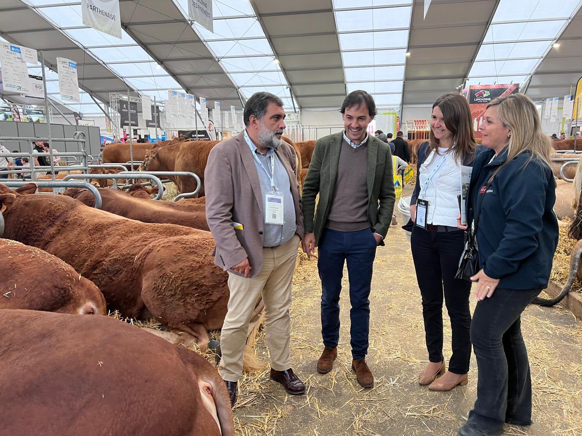 🐂 Debemos garantizar el relevo generacional en el campo madrileño para seguir contando con un sector primario fuerte y competitivo. En Sommet de l’Élevage, la feria ganadera referente en Europa, acompañamos a jóvenes ganaderos a conocer otras experiencias para sus explotaciones.