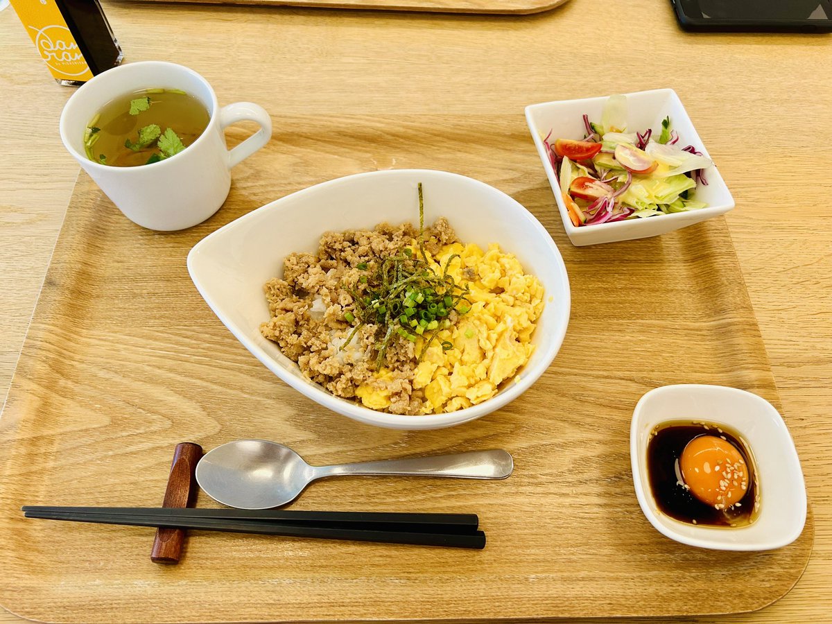 hQXZgBHQYWFX5PB's tweet photo. お久しぶりのスーカブ先輩
復活ツーリング。with SRネキ。
四国最北端へ。素晴らしい景色…
めちゃうまランチとデザート…
楽しかったですもちろん。
#バイク乗りと繋がりたい #cbr250rr
#スーパーカブ110 #SR400 https://t.co/IVFZ45Sixd