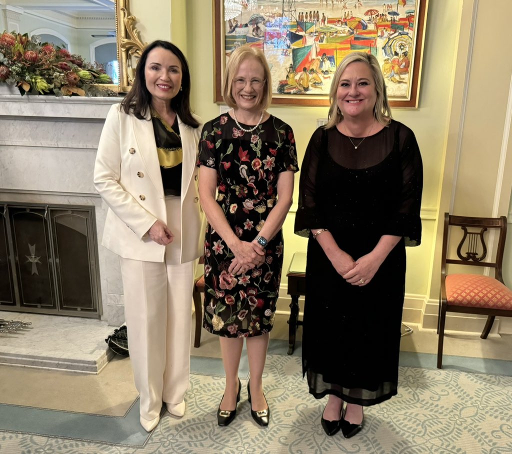 Governor of Queensland (@qldgovernor) on Twitter photo Her Excellency hosted a Reception at Government House this evening in support of the Royal Brisbane and Women’s Hospital Foundation, which advances patient care and life-saving research. The Governor is Patron of <a href="/RBWHFoundation/">RBWHFoundation</a> Her Excellency hosted a Reception at Government House this evening in support of the Royal Brisbane and Women’s Hospital Foundation, which advances patient care and life-saving research. The Governor is Patron of <a href="/RBWHFoundation/">RBWHFoundation</a>