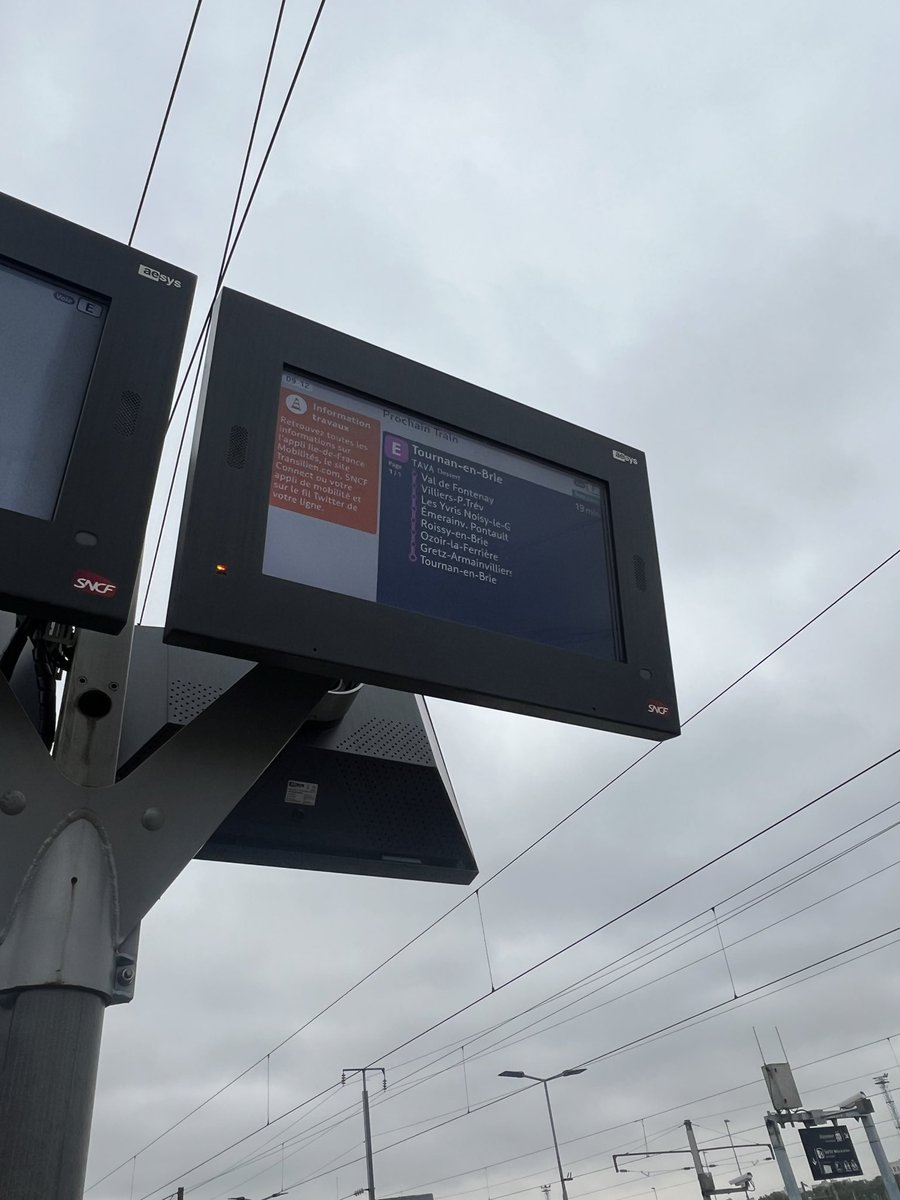 Sur ce quai il n’y a pas eu de RER E direction Villiers/Tournan depuis 8:37. 
8:52 supprimé, probablement à cause des travaux alors qu’hier il est vien passé et 9:07 annoncé puis supprimé….on est oklm à <a href="/IDFmobilites/">IDF Mobilités</a> ! On voit bien que les JO sont finis
#PasDeRespectDesUsageres