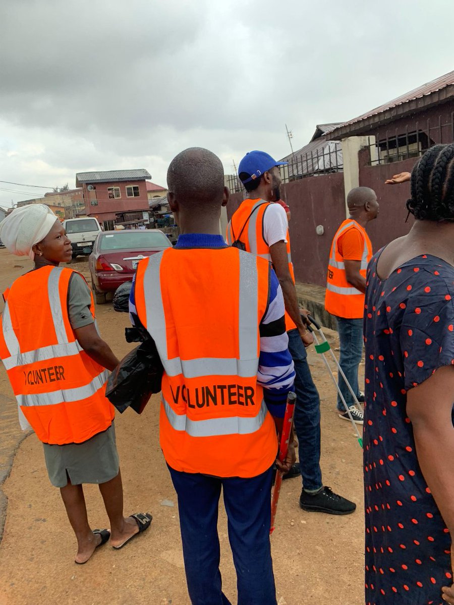 OptigreenNG's tweet photo. Environmental Outreach on Oct 1st - Bariga, Lagos! 🎉
See our beautiful, vibrant volunteers in action! 🤩
Join the movement! Share your eco-friendly habits and let’s keep our community clean and green 🌿
#MakeRoomForLife #WorldCleanupDayNG #LetsDoItNigeria #worldcleanupday 💚 https://t.co/eLxqoW7EqA