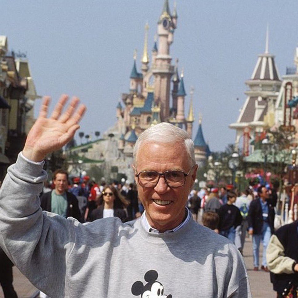 (RIP) Nous avons appris la disparition de Robert Fitzpatrick survenue mardi matin à l’âge de 84 ans ! 
Ayant supervisé la construction et l’ouverture d’Euro Disney, il en fut le tout premier président de 1987 à 1993.