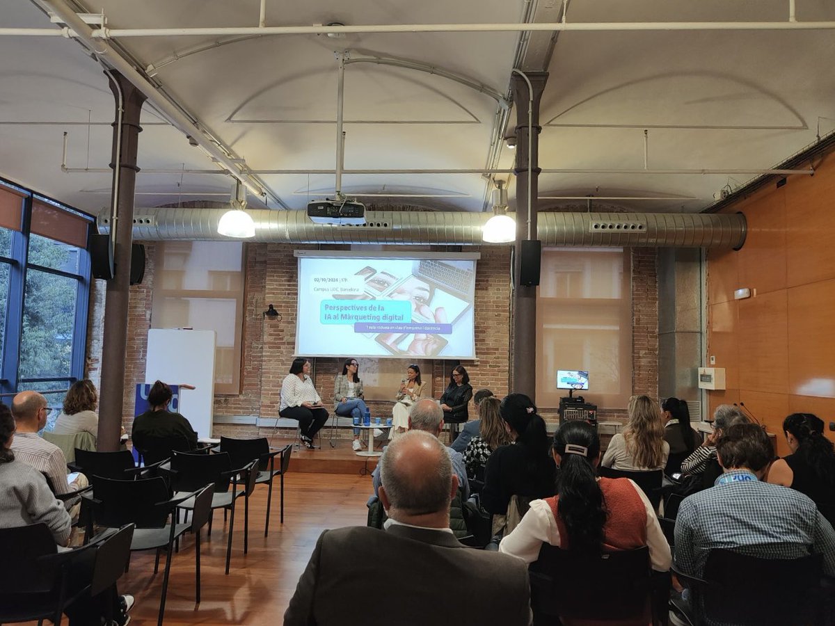 🌐 El Campus de la <a href="/UOCuniversitat/">UOCuniversitat</a> va acollir ahir a la tarda una taula rodona per debatre sobre els aspectes clau i els reptes de la IA en l'àmbit del màrqueting. 

🙌 Gràcies a les ponents <a href="/immaharo/">Imma Haro</a> Sonia Rosat i <a href="/San_Arias_/">Sandra Arias</a> per compartir la vostra expertesa amb nosaltres!