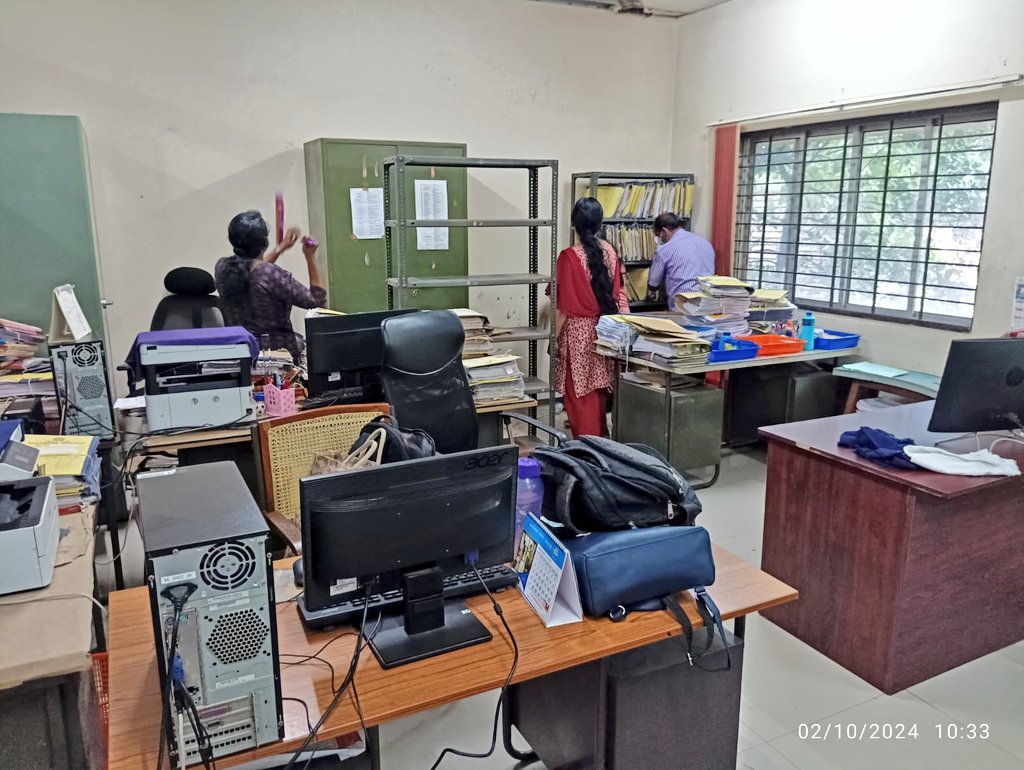 drm_tvc's tweet photo. #SpecialCampaign4 as a part of #SwachhtaPakhwara2024 moves forward with a focus on office cleanliness. A special cleanliness drive was carried out at the office of Sr.DEE OP TVC today. #Swachhta #SwachhBharat #CleanIndia #SwachhBharatAbhiyan #SCDPM4 https://t.co/u4o7LkPinn