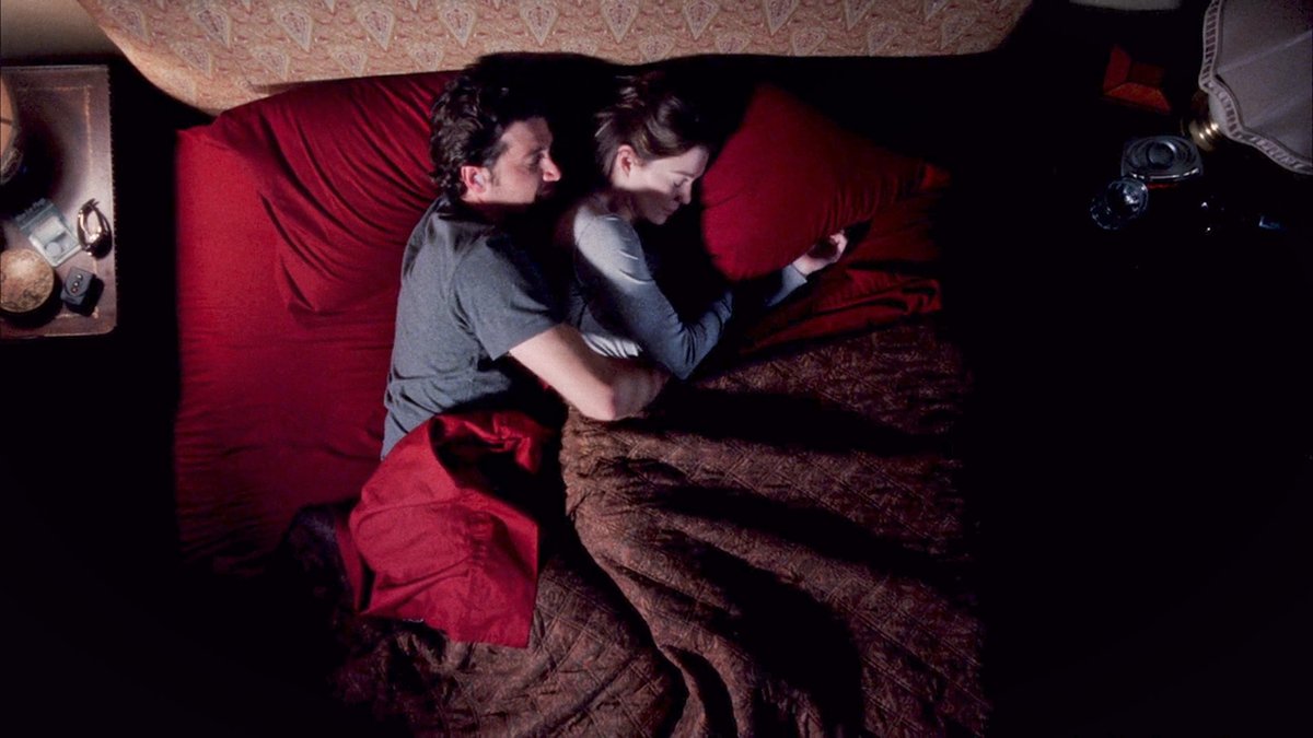 postitMD's tweet photo. there is nothing more cute than derek kissing meredith and meredith getting closer to him and them falling asleep with their hands intertwining. 😭
#merder #greysanatomy https://t.co/sZQkvtgkIY