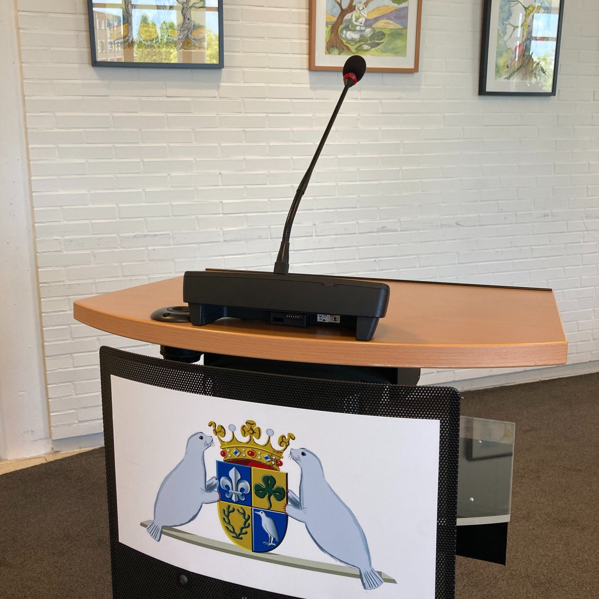 Wist je dat in Nederland de burgemeester door de gemeenteraad wordt gekozen, na een zorgvuldige selectieprocedure waarbij ook de commissaris van de Koning een rol vervult. De ‘Kroon’ benoemt uiteindelijk de burgemeester! Deze procedure loopt nu in Zeewolde!

<a href="/zeewolde/">Zeewolde</a> #wistjedat