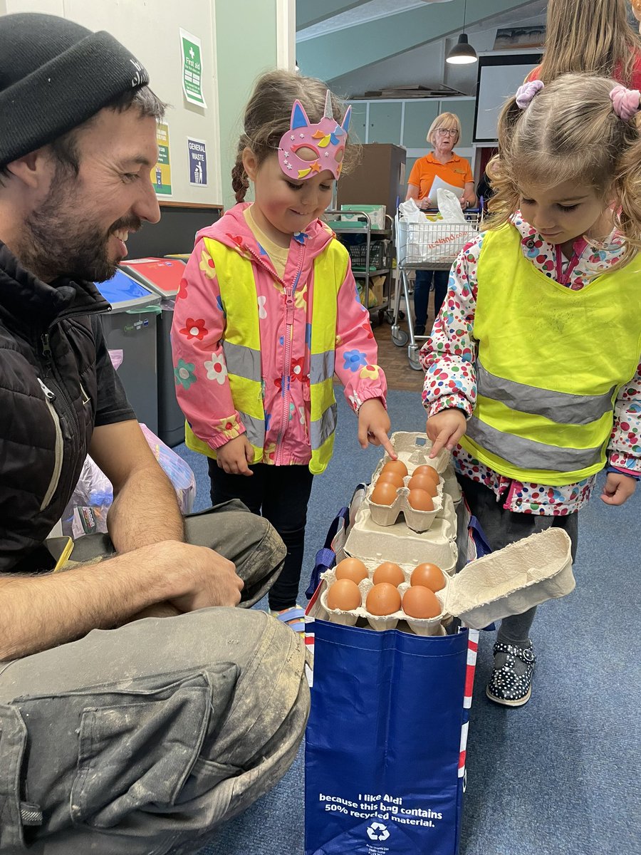 FoodbankSketty's tweet photo. It was a pleasure to welcome
#abacusdaynursery to our foodbank. Thanks to the parents, and the staff of the nursery for bringing their harvest festival donation. They certainly livened things up this morning with their infectious giggles, and unbounded energy!
#LetsHelpLocal https://t.co/bDYipy44dI