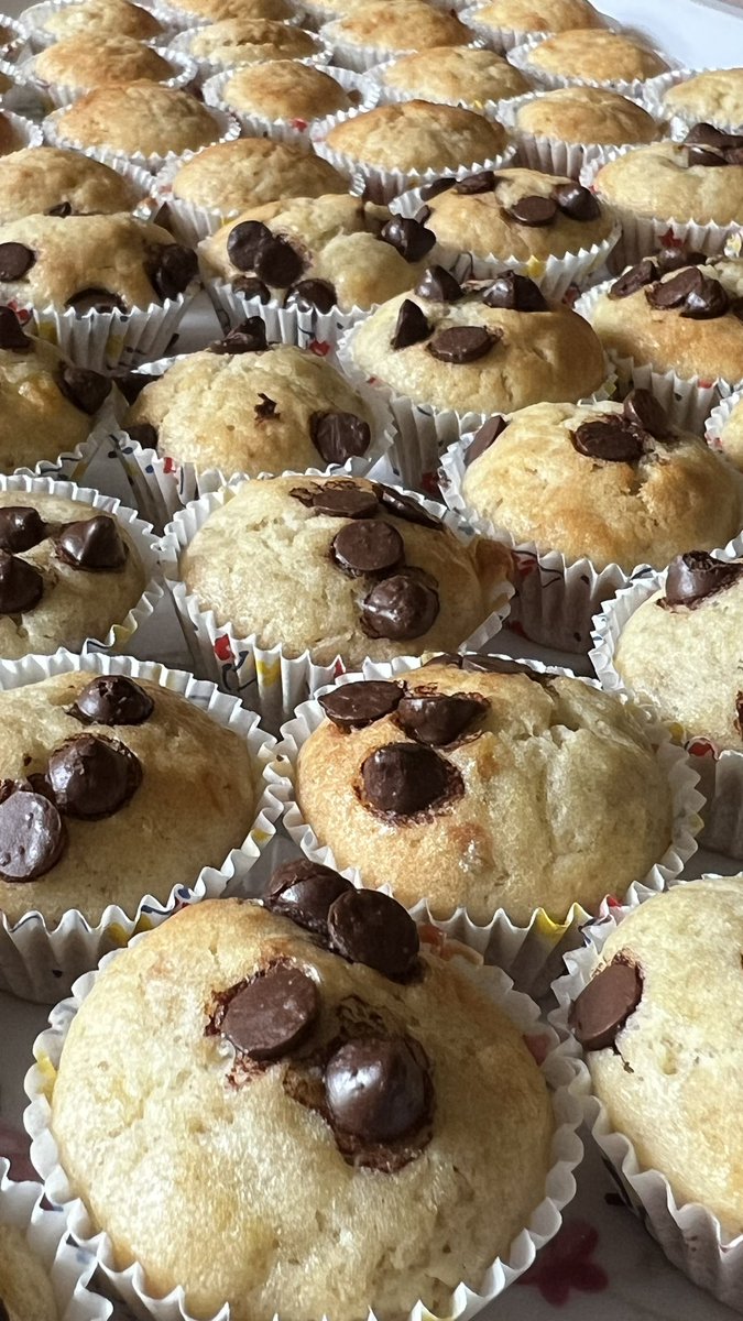 izzahmuiz's tweet photo. Tonight's oncall menu:
Lasagna
Banana muffins https://t.co/7nY2DW9Yc4