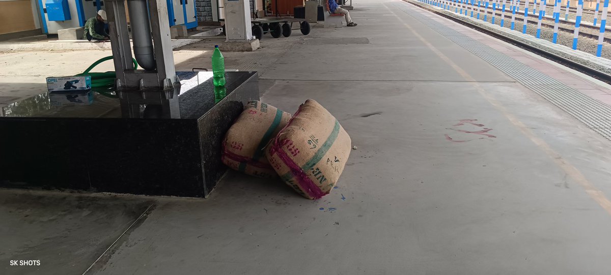 KumaranBS's tweet photo. எங்கள் ஏலக்காய் நகரம் 
 OUR CARDAMOM CITY
@topfans @DrmChennai @drmsbc @DRMTPJ @DRMPalghat IF you have a commercial target by @AshwiniVaishnaw @RailMinIndia
and this place is yours @bodinayakkanur #bodinayakkanur Give us trains we will give  businesses @gautam_adani @narendramodi https://t.co/AReAjPXfyE
