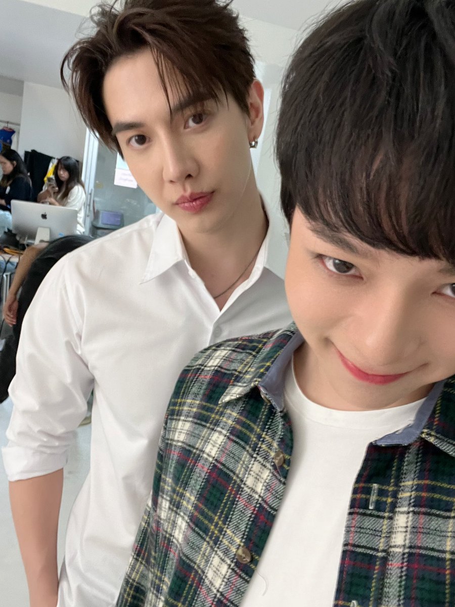 MaLilBoyBas's tweet photo. ติดตามมาตั้งแต่ DAY 1
จนถึงวันนี้…ซีรีส์ออนแล้ว
ดีใจและภูมิใจกับทุกคนนะคะ
ขอให้ “เพราะรักนำทาง”
ตกคนเข้าด้อมได้เยอะๆ ปังๆไปเลยน๊า

#FourEverYouEp1

Maxky Bas FourEverYou Ep1 https://t.co/MLFMXj7YLZ