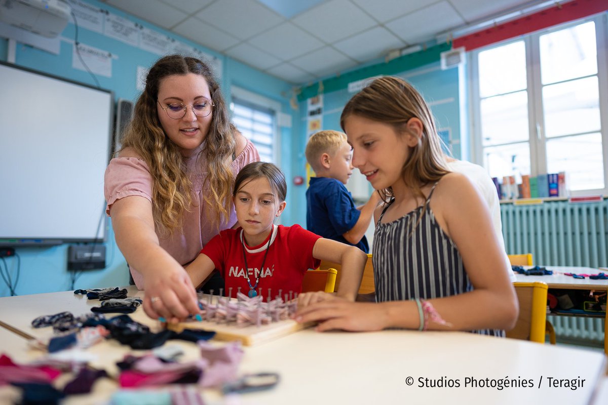 Aujourd'hui nous célébrons la Journée mondiale des personnels enseignants🎉🌍

Merci aux 800000 professeurs qui chaque jour transmettent leurs savoirs et font vivre les valeurs de l'École, et à tout le personnel enseignant qui s'investit avec passion dans le programme Eco-Ecole🌿