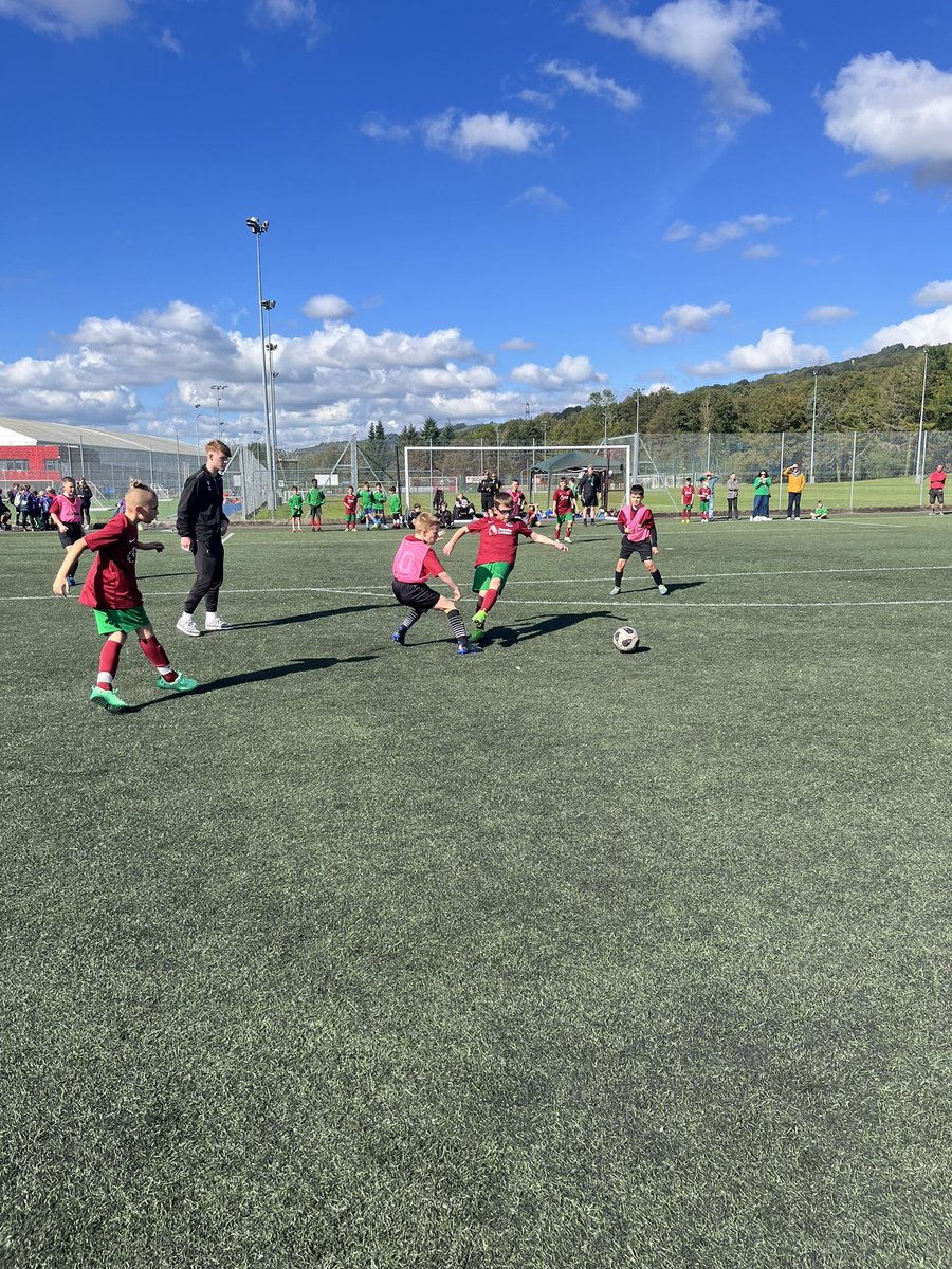 Rowndiau cyn derfynol ⚽️
Semi finals ⚽️
<a href="/cwmlai/">Cwmlai Primary</a> v <a href="/GwauncelynPri/">Gwauncelyn Primary</a> 
<a href="/GarthOlwg_Canol/">Ysgol Ganol Garth Olwg</a> v <a href="/YGGGLlantrisant/">YGGG Llantrisant</a> 

Pob lwc i bawb! Good luck everyone! 

<a href="/chwaraeonyrurdd/">Chwaraeon yr Urdd</a>