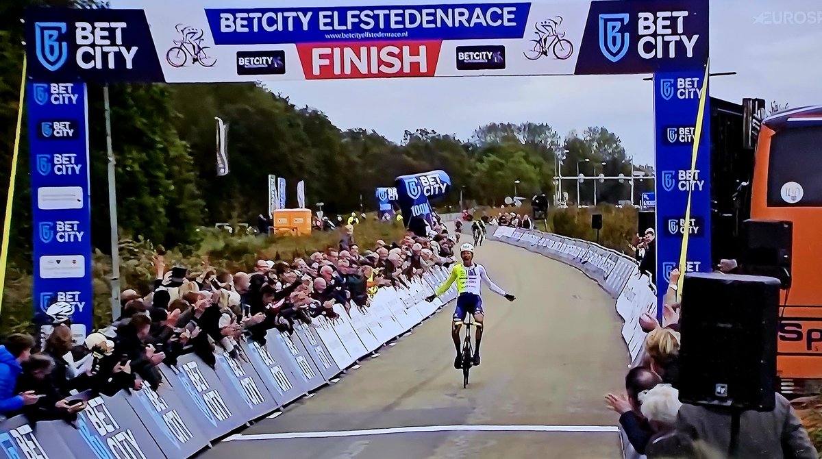 Come back from long term injury, 18 months, wins are extra special, well done <a href="/TacovanderHoorn/">Taco van der Hoorn</a> chapeau 🧢 📴 👏 👏 👏