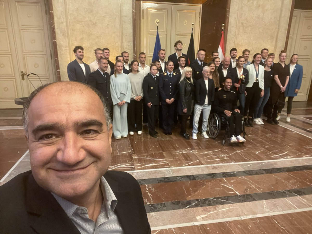 Merci <a href="/RegBerlin/">Senatskanzlei Berlin</a> <a href="/kaiwegner/">Kai Wegner</a>, <a href="/IrisSpranger/">Iris Spranger</a> für den tollen Empfang + die Wertschätzung der Athleten*innen, die Berlin bei #olympicsparis2024,  #paraolympics2024 sehr erfolgreich vertreten haben
Ein herzliches Dankeschön an unsere Athlet*innen. Nach den Spielen ist vor den Spielen!