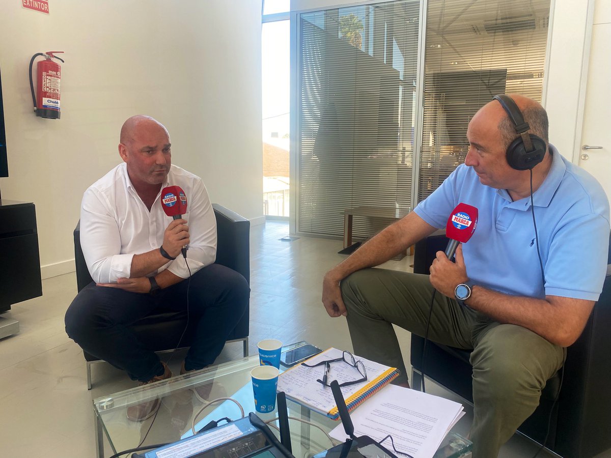 rmarcasevilla's tweet photo. Ya está con nosotros el jefe de ventas de vehículos nuevos de Audi @SevillaWagen para hablar de la presentación del nuevo Audi A3 en sus tres versiones Sportback, Sedany AllStreet, que tendrá lugar esta tarde en el Concesionario de Audi en Carretera Su Eminencia 👇🏻👇🏻 https://t.co/sbHsXQe82U