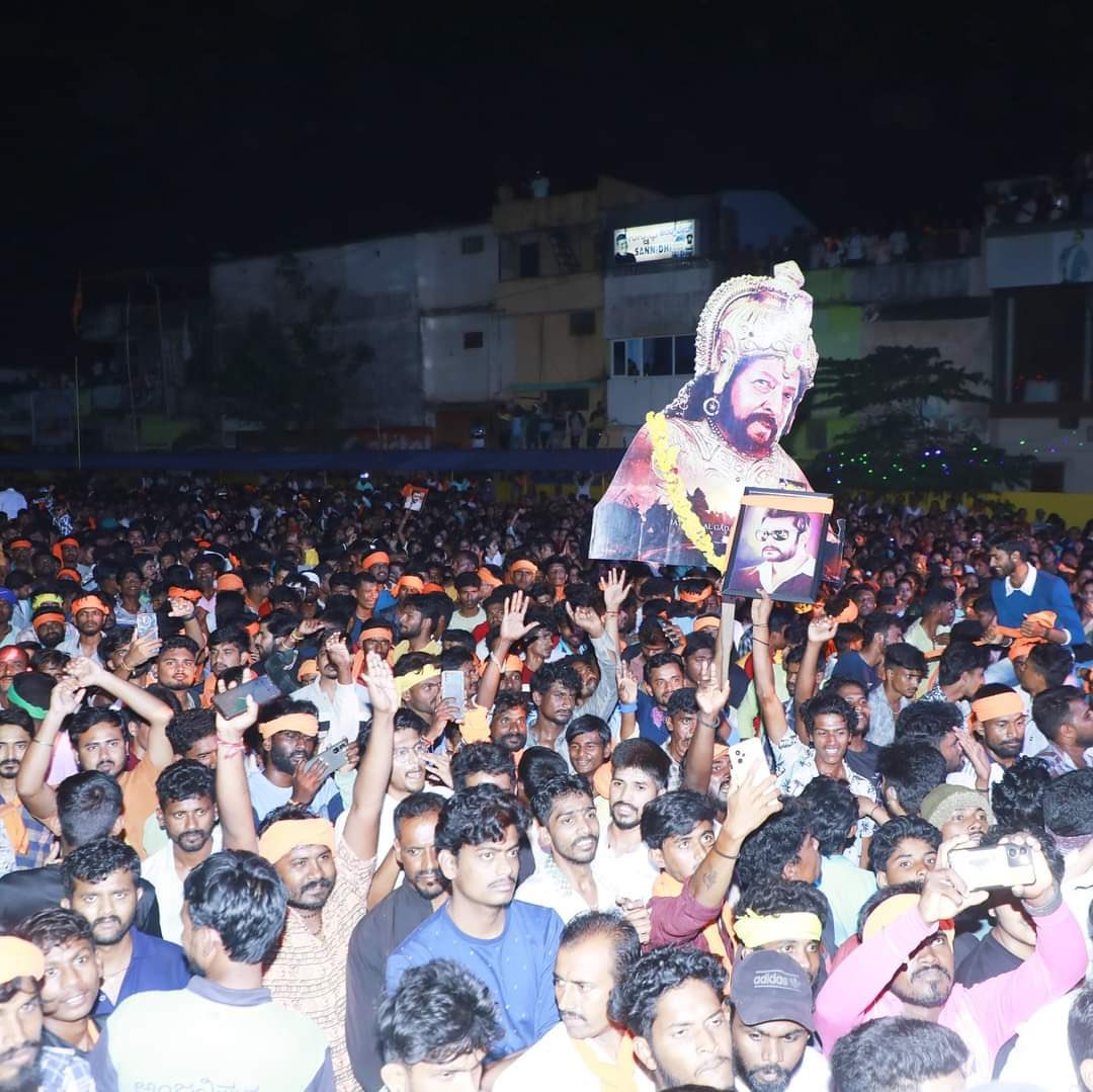 DbossD56's tweet photo. This picture is so powerful ❤️‍🔥
OG - #VishnuDada &amp; #DBoss 👑 https://t.co/wWLUKjmKKh