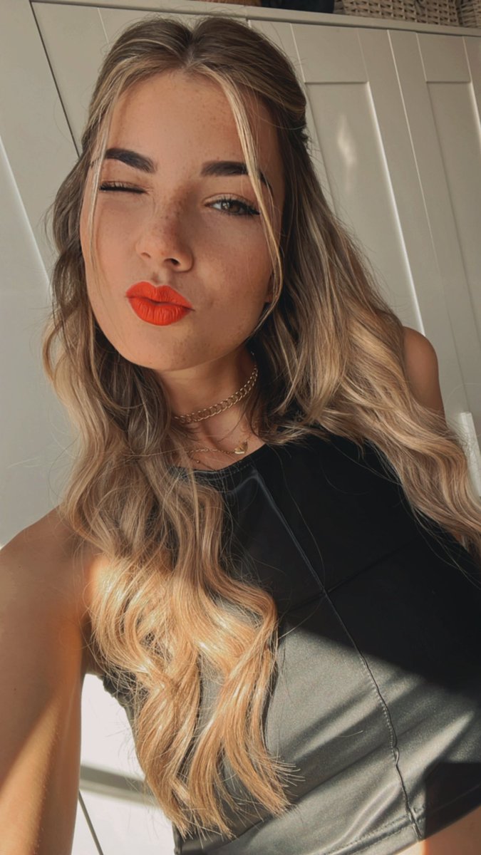 𝑬𝒍𝒆𝒏𝒂 🍓 tweet media