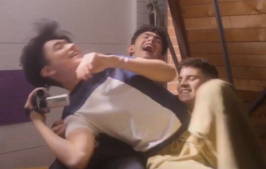 gabheartstopper's tweet photo. now the way there is so much love in this season and i'm not just talking about the romantic kind, the way there just so much friendship AND sibling love and support coming from every direction is why i think season 3 is the most important one so far https://t.co/wGKejdXP0J