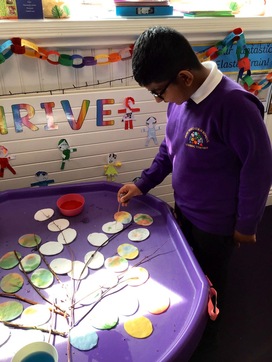 ParkRoadJIandN's tweet photo. Year 5 have stepped into Autumn! 🍂 They enjoyed creating an Autumn tree, using pipettes to add coloured dyes to the leaves and exploring different effects they could create. They enjoyed working together and sharing their creations with one another! #thriveapproach https://t.co/TfTU6F2HZt