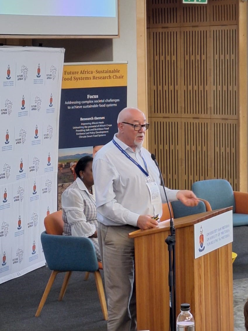 ✨#CoRESFSLaunch Presentation Highlight: Collaborative PhD Programme in Sustainable Food Systems✨
Prof Frans Swanepoel presented the exciting news of the Collaborative PhD Programme in Sustainable Food Systems, led <a href="/UPTuks/">University of Pretoria</a> and <a href="/UCT_news/">UCT</a>